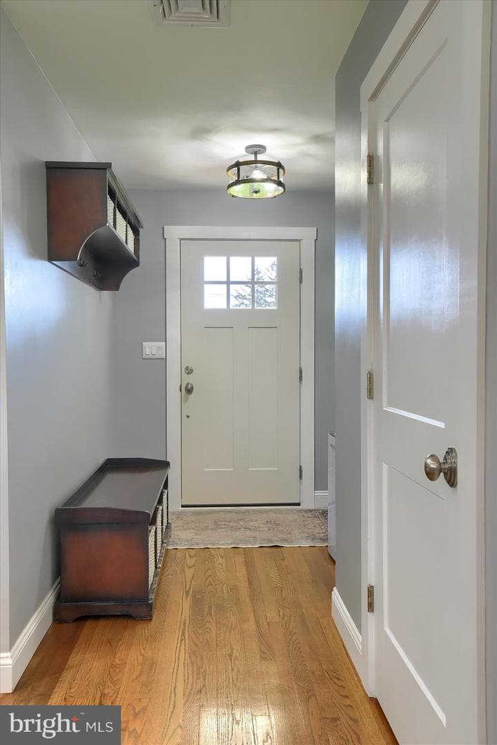 1838 Ridgeview Drive photo 3