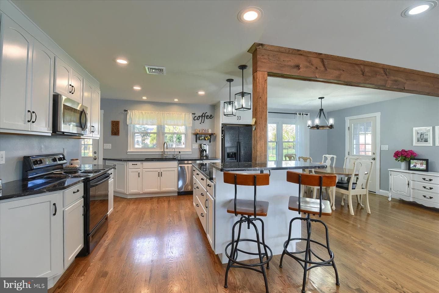 1838 Ridgeview Drive photo 4