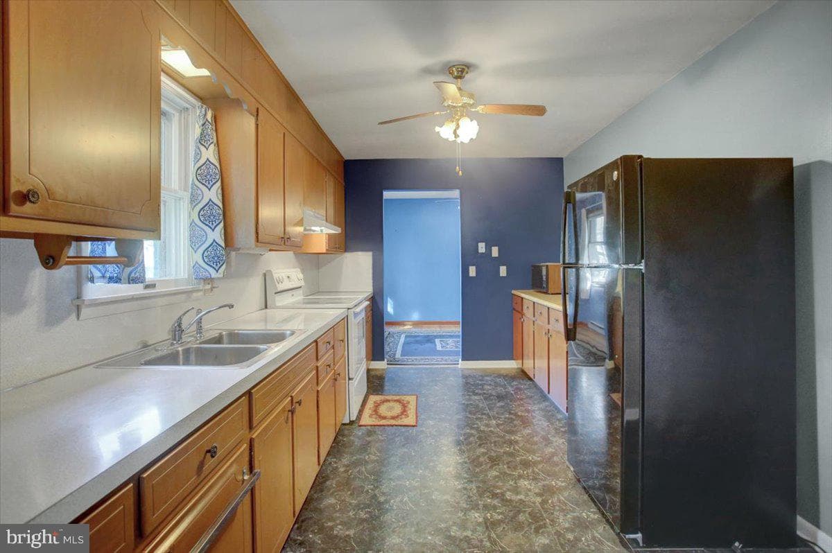9 Shady Lane photo 13