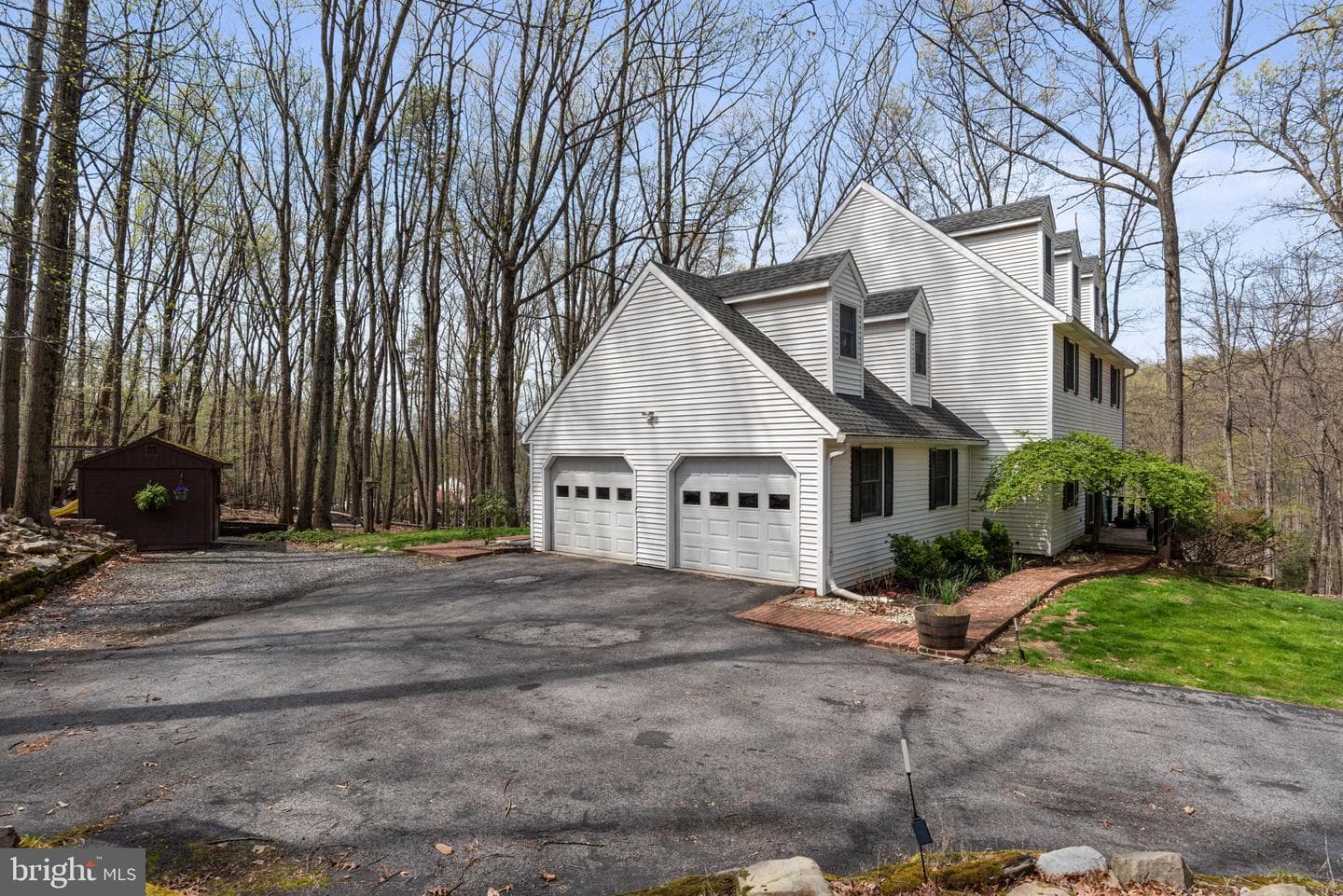 662 Shannon Road photo 4