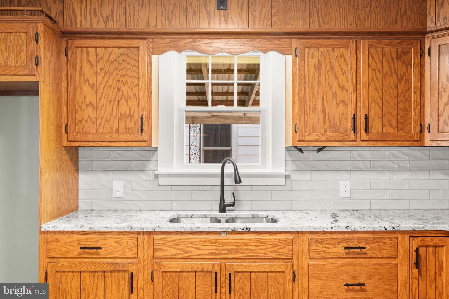 1833 Spring Road photo 11