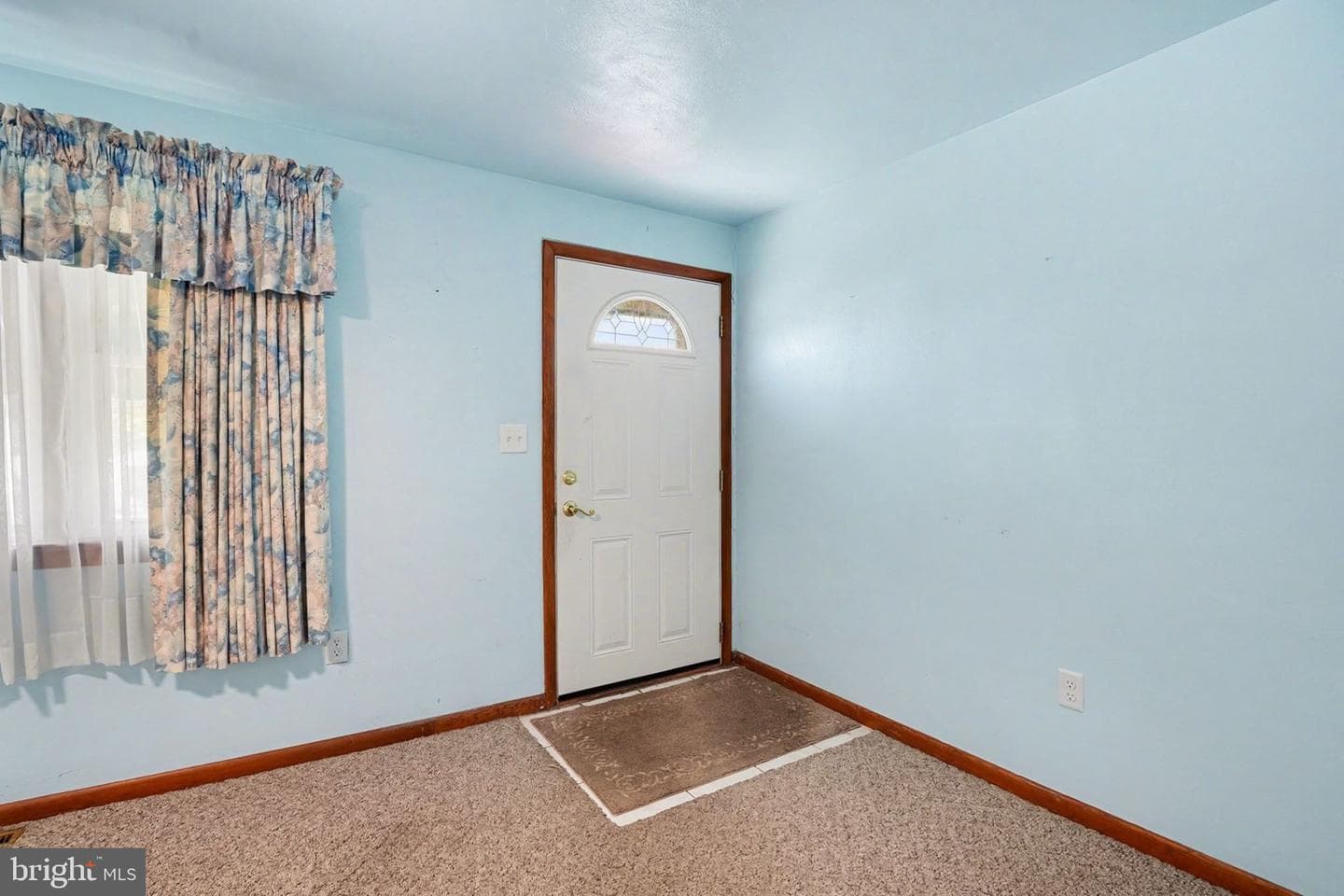 1872 Spring Road photo 5