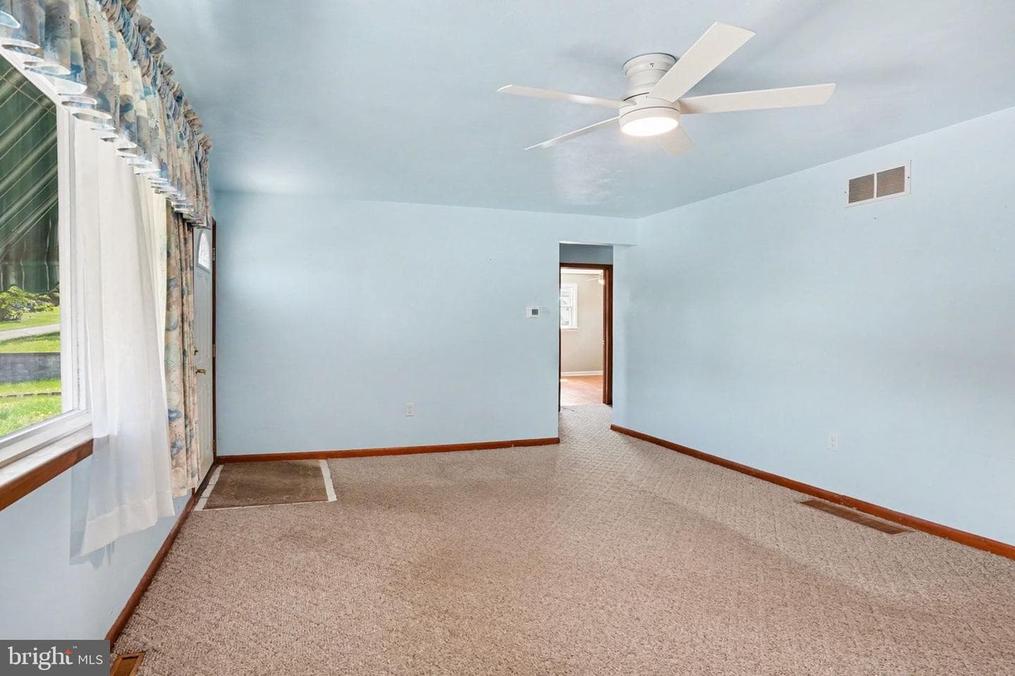 1872 Spring Road photo 7
