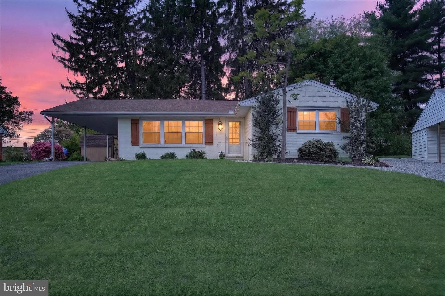 77 Hillside Cir