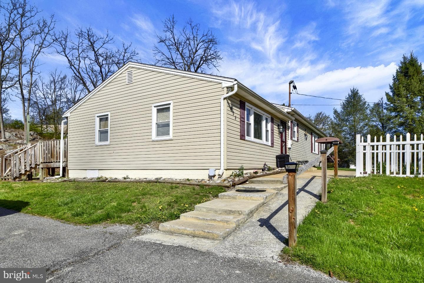 408 Penn Street S photo 3