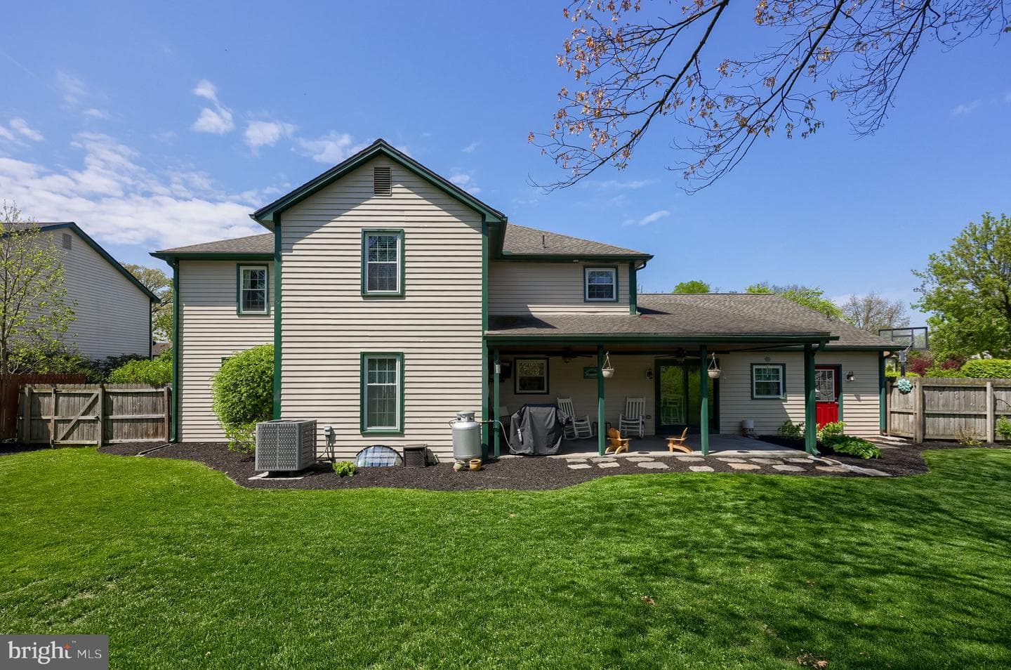 483 Woodcrest Drive photo 8