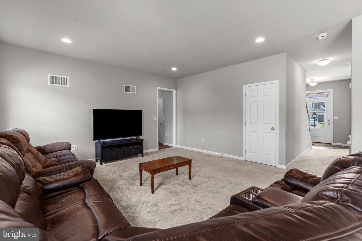 875 Ashfield Drive photo 9