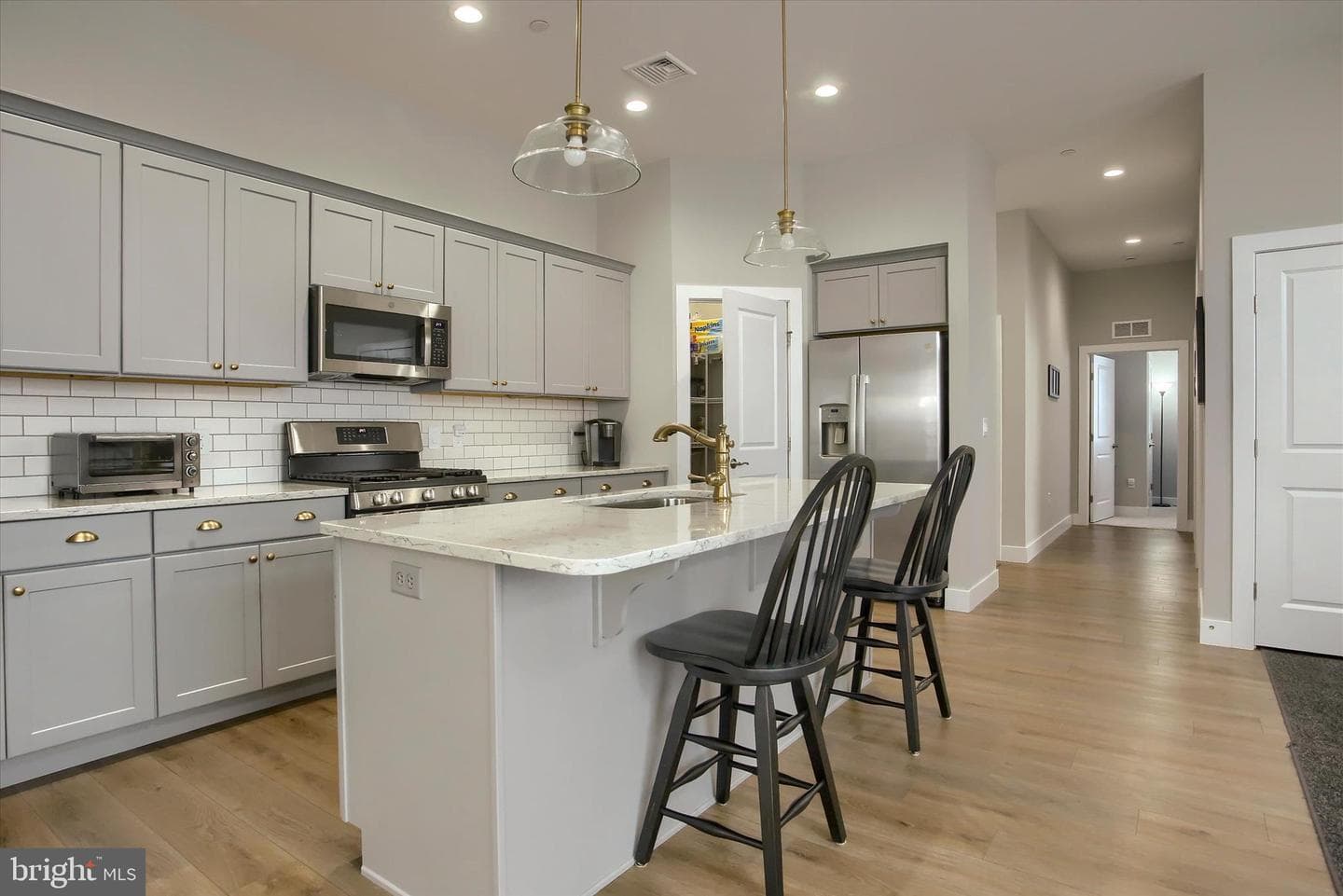 736 Aurora Drive photo 3