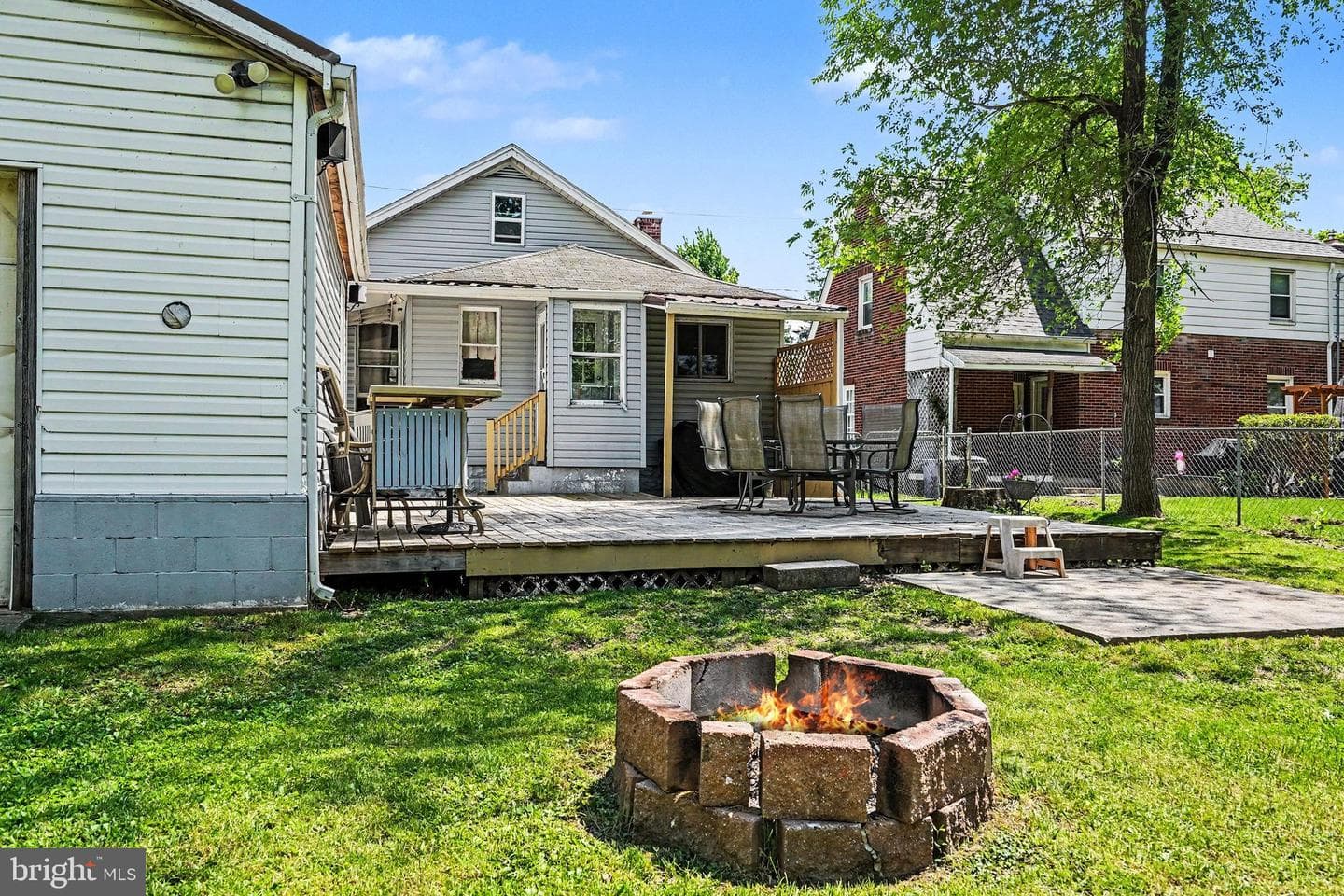 231 Walton Street photo 23