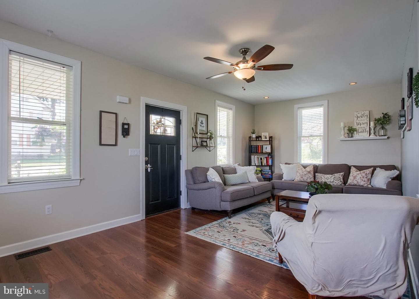 300 3rd photo 5