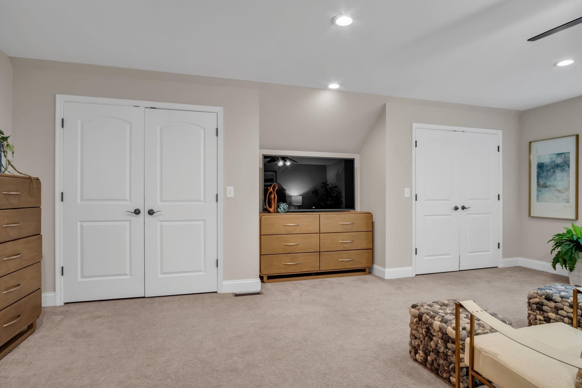 707 Belmont photo 14