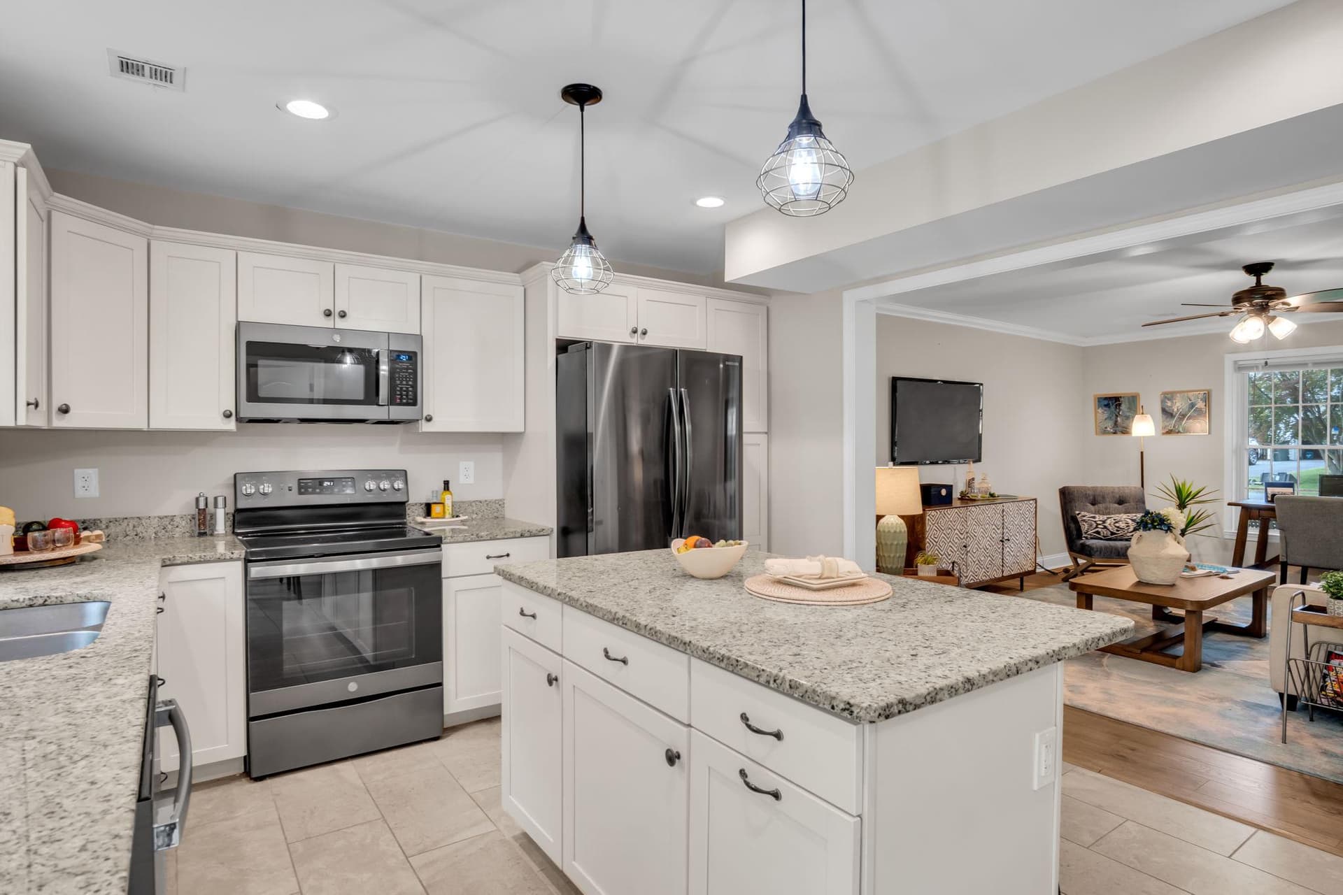 707 Belmont photo 4