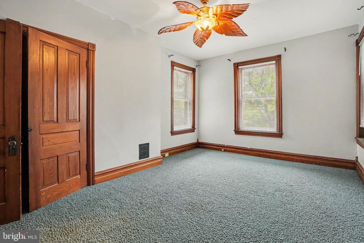 236 S West Street photo 17