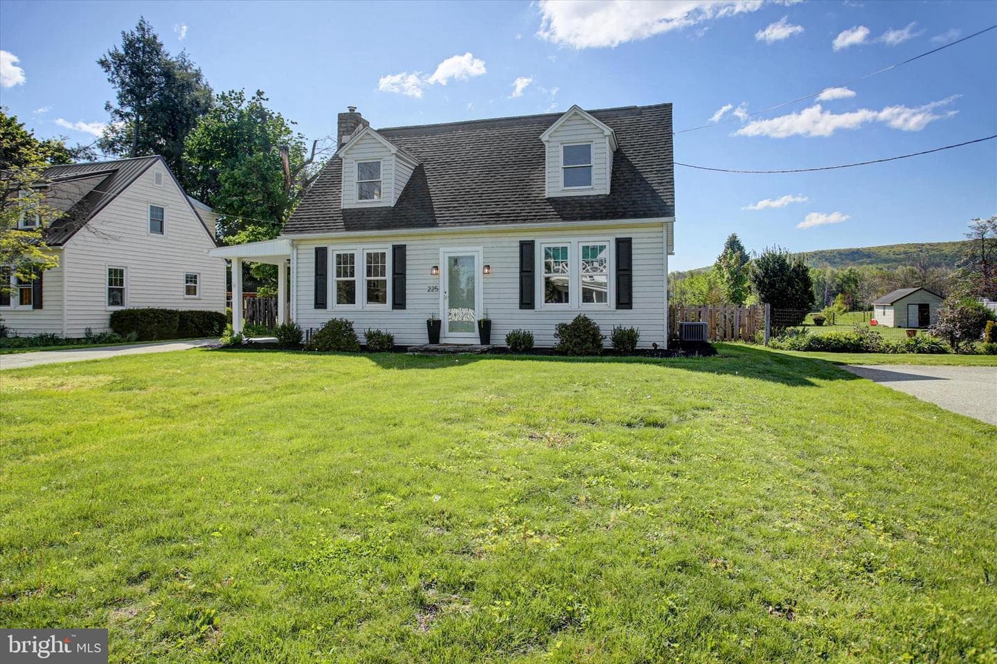 225 Pine Road photo 3