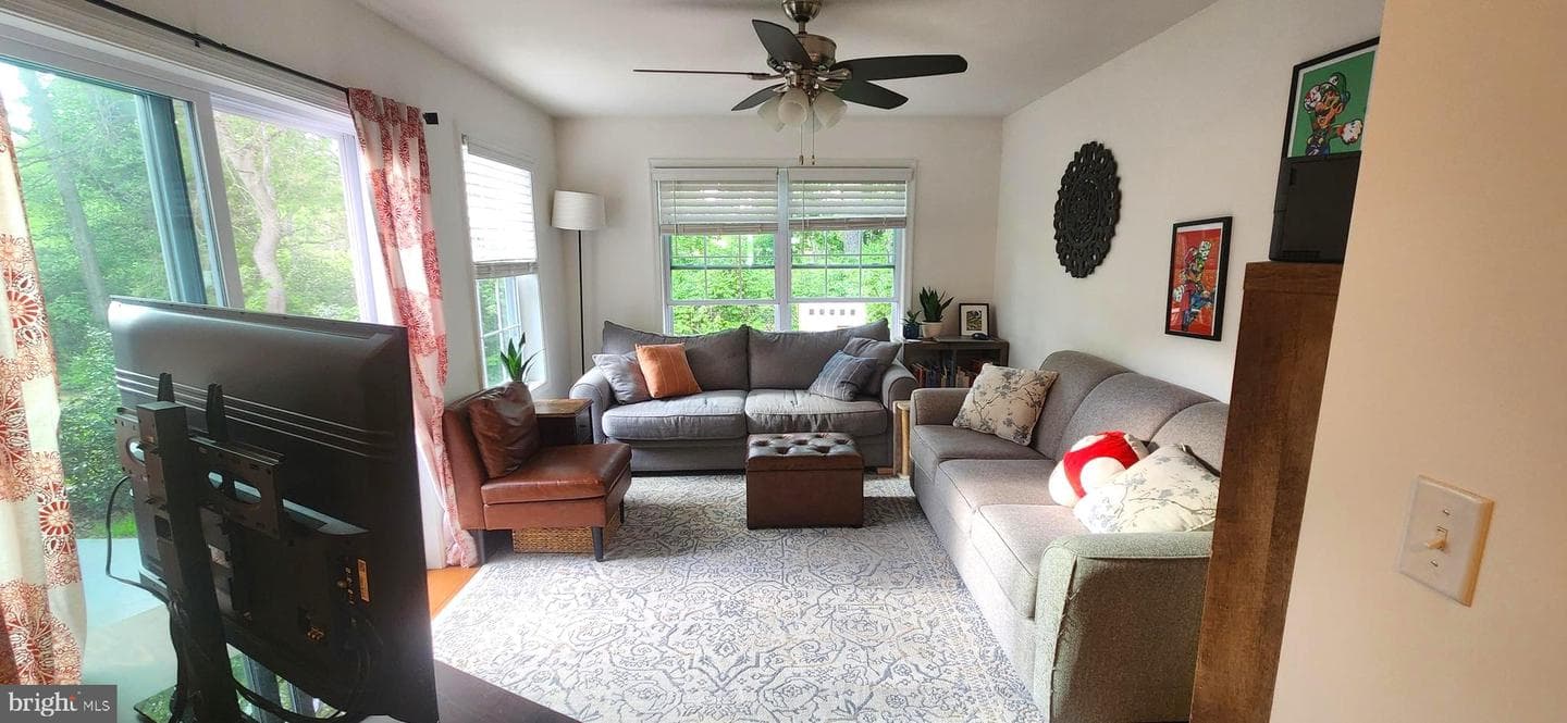 309 Pelham Court photo 1