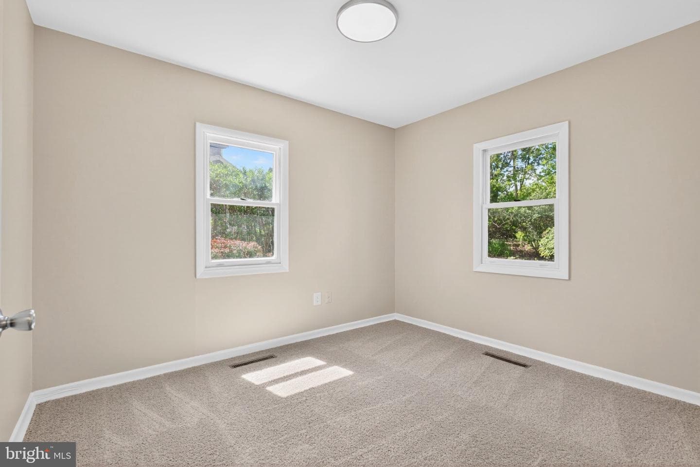 340 Charles Road photo 17