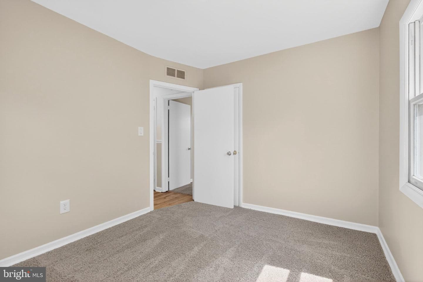 340 Charles Road photo 18