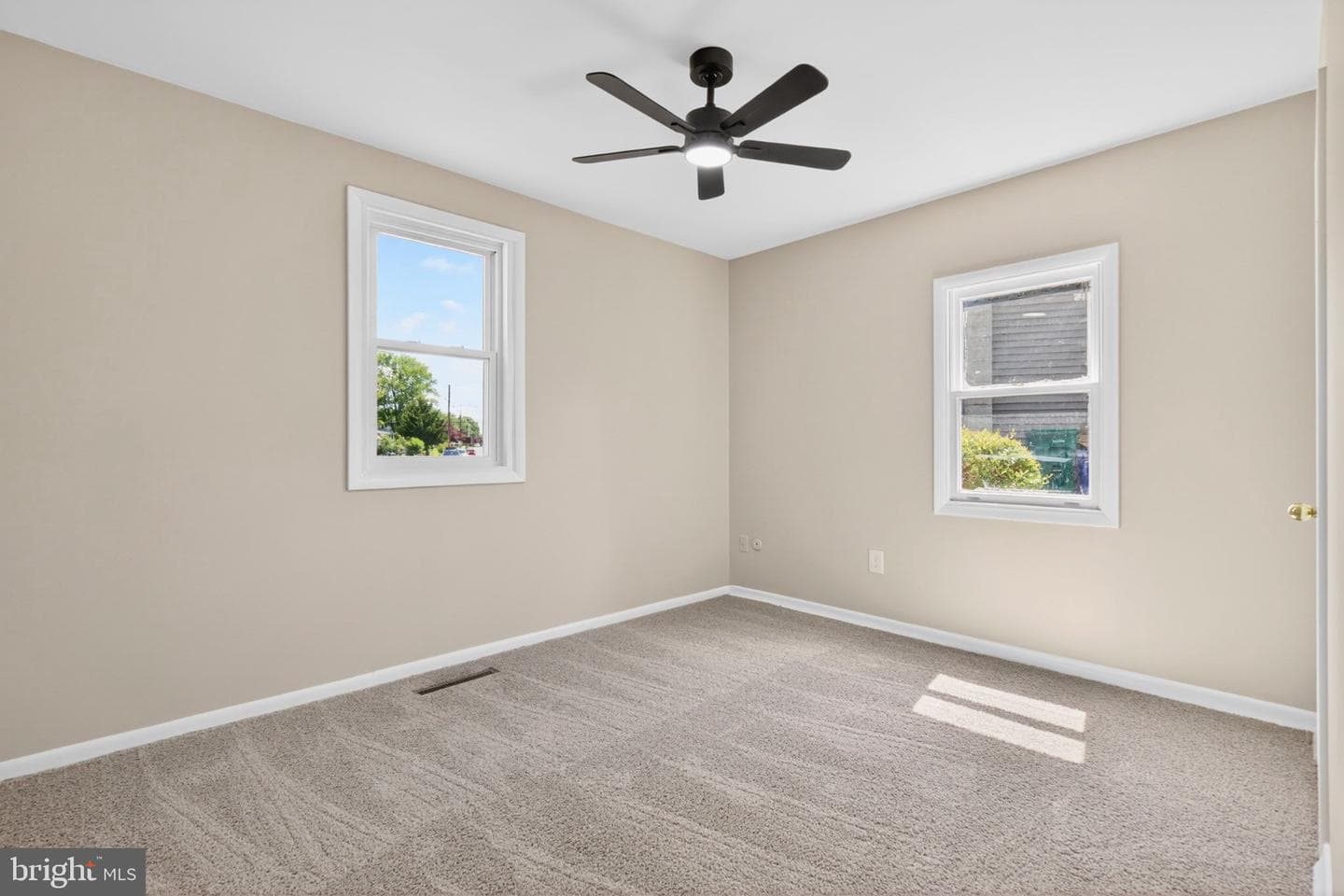 340 Charles Road photo 20