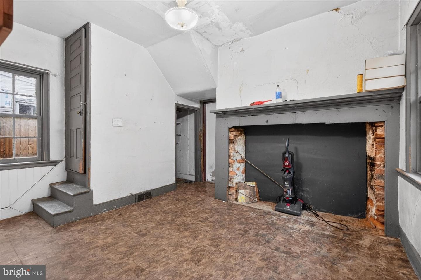 21 E Main Street photo 10