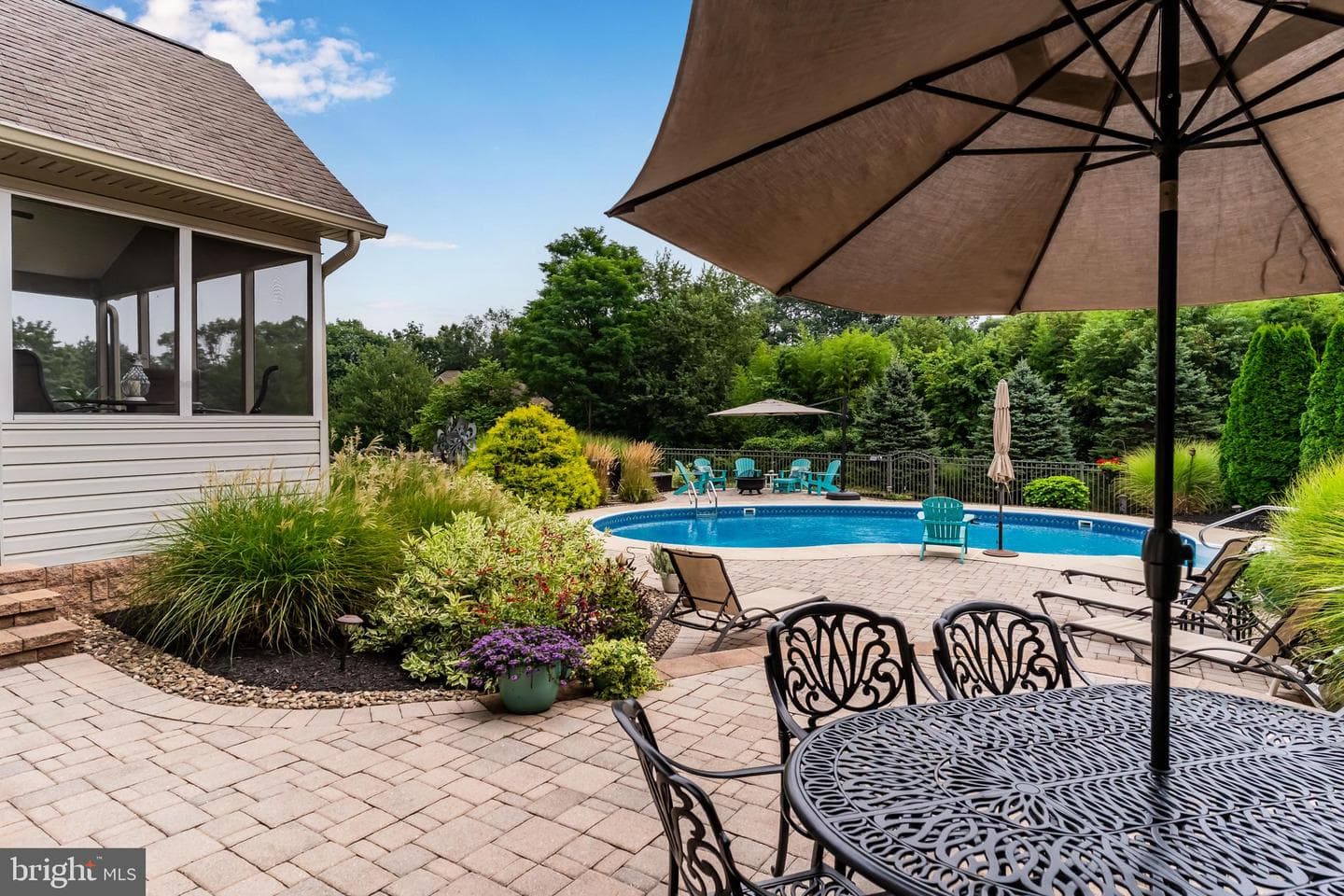 1826 Signal Hill Drive photo 3