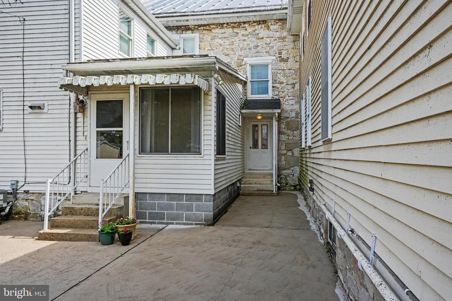 9 E Main Street photo 36