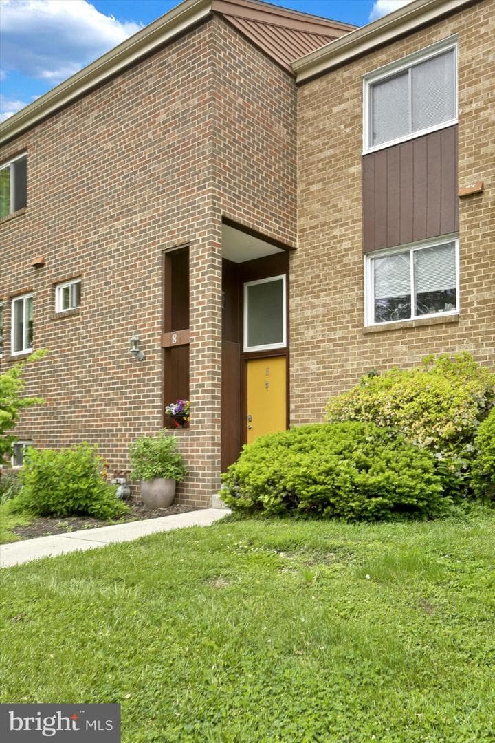 8 Campbell Pl photo 2