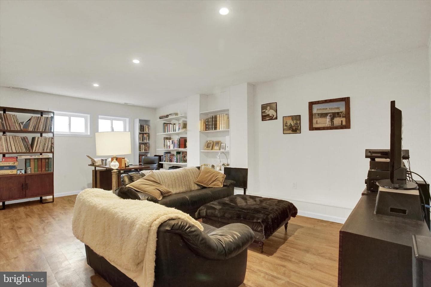 8 Campbell Pl photo 30
