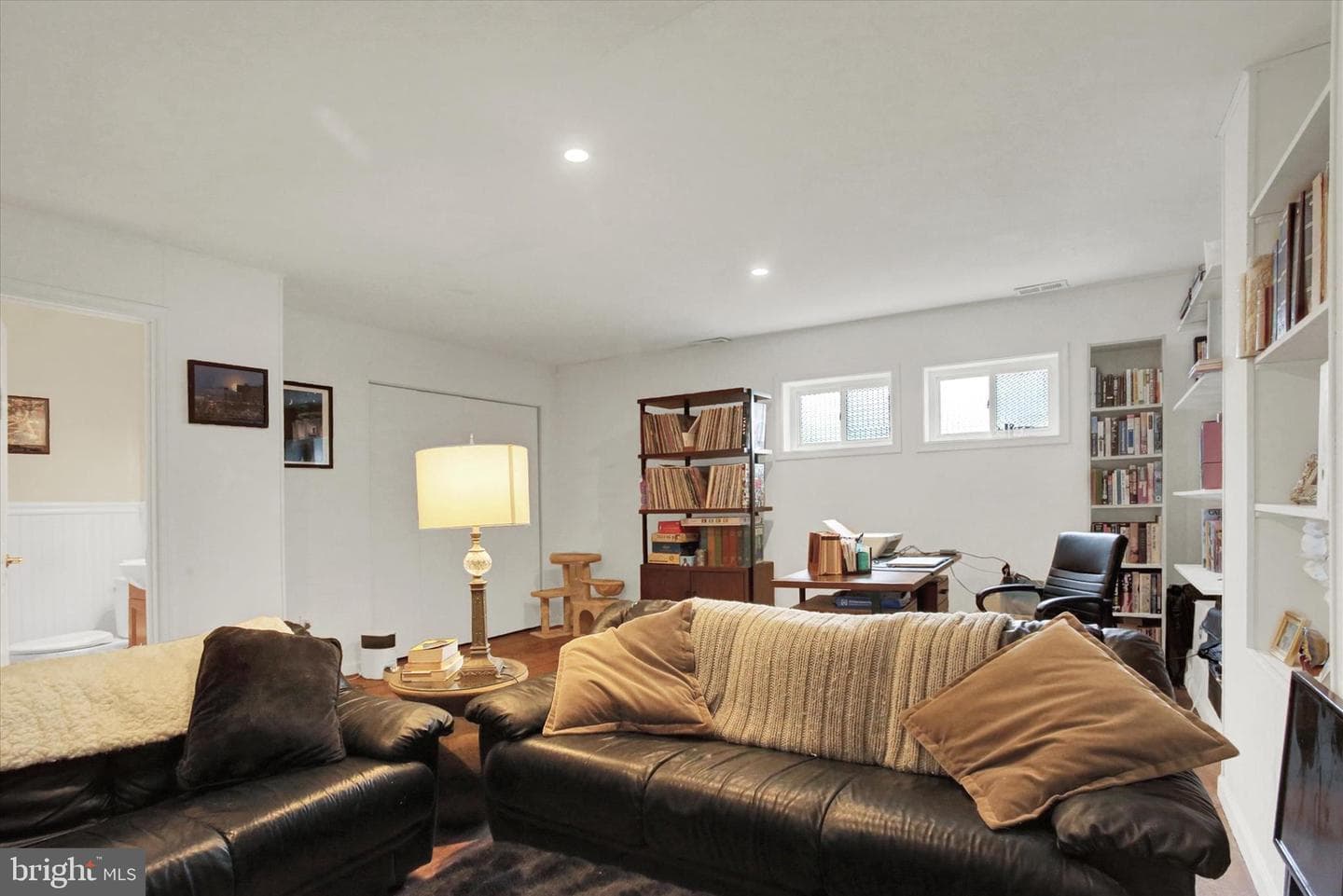 8 Campbell Pl photo 32