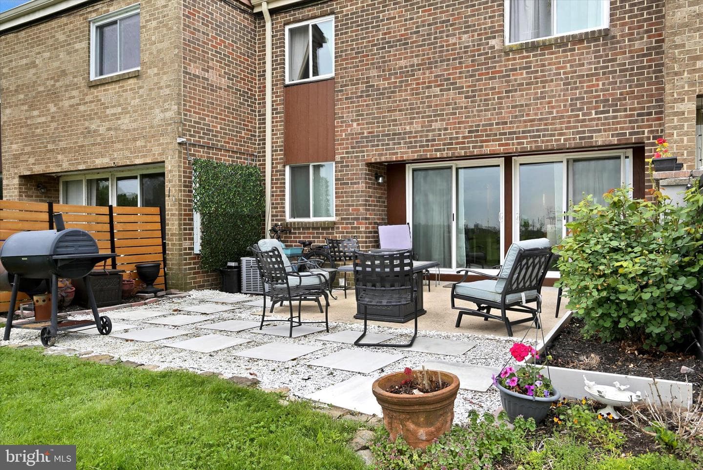 8 Campbell Pl photo 37
