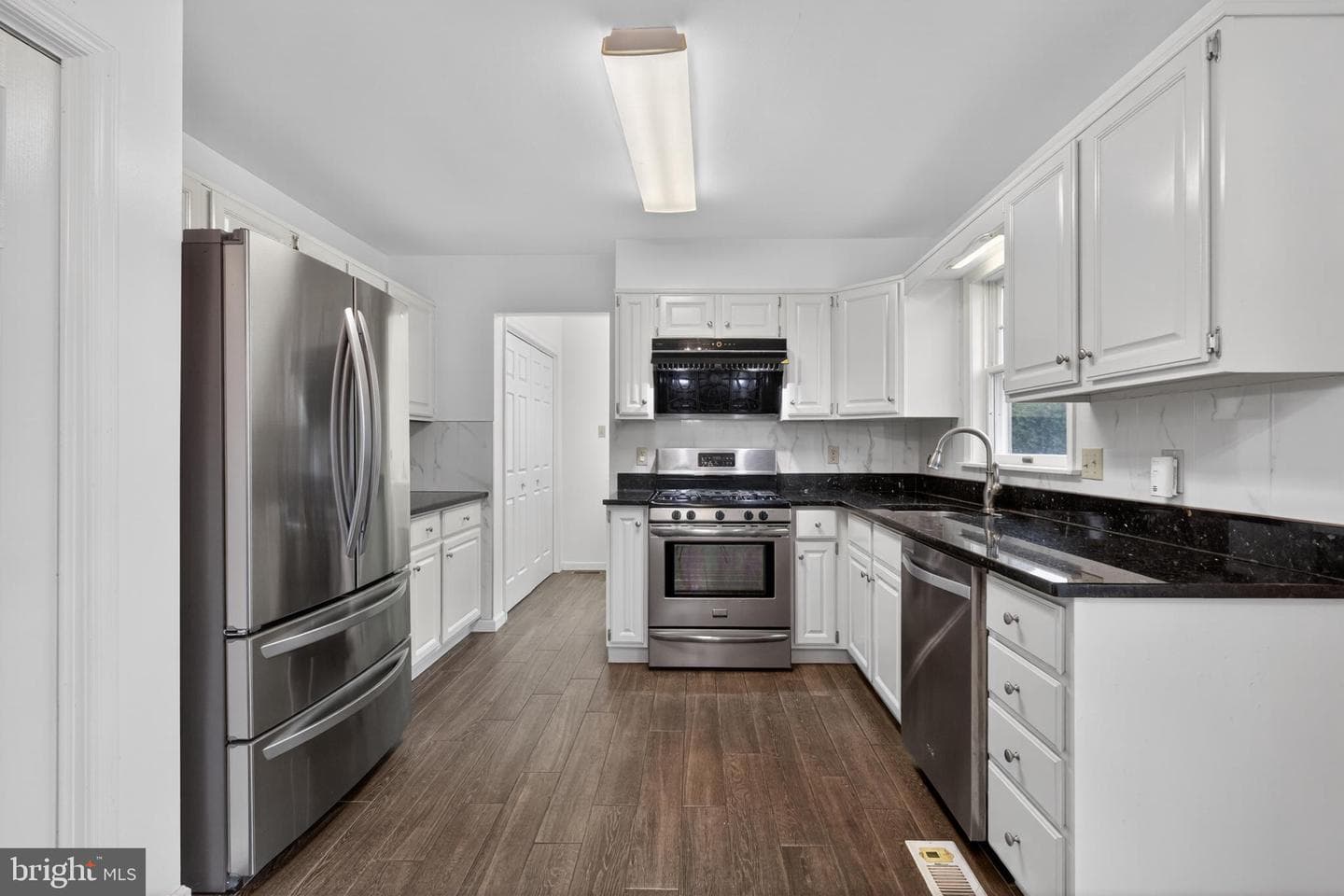 2 Windsor Way photo 10