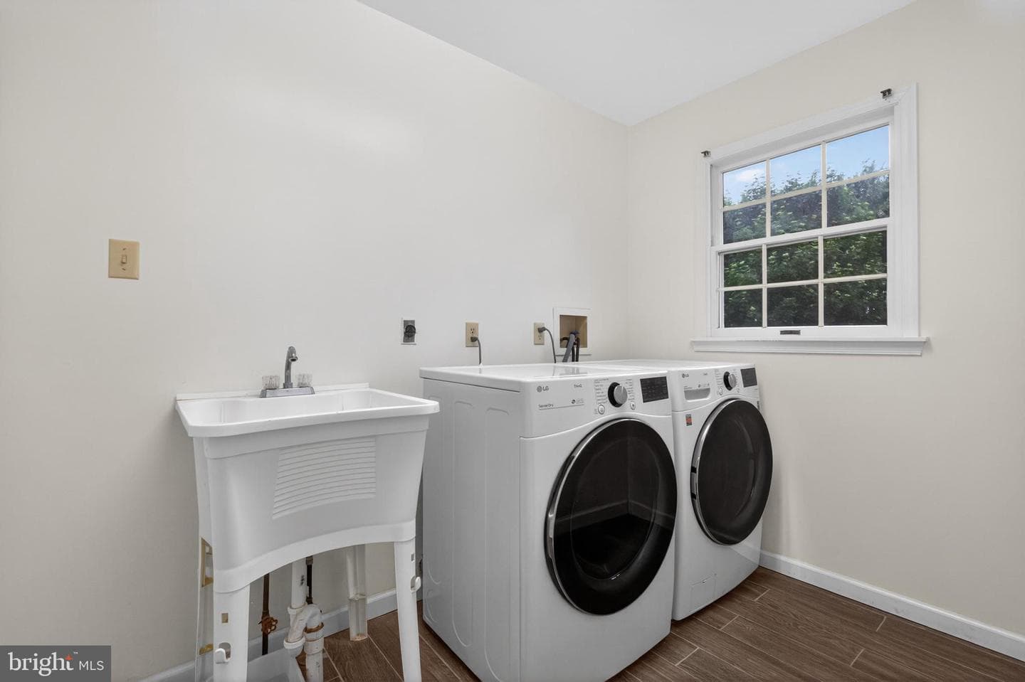 2 Windsor Way photo 13