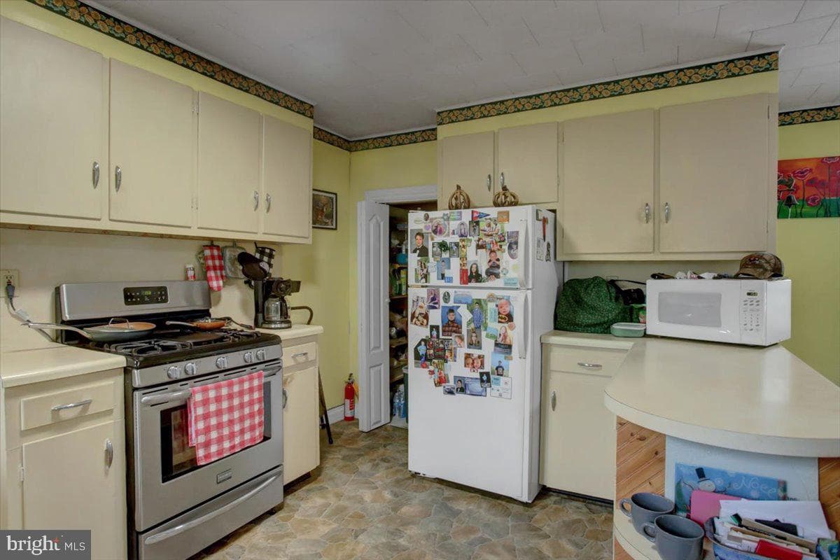 351 E Burd Street photo 13