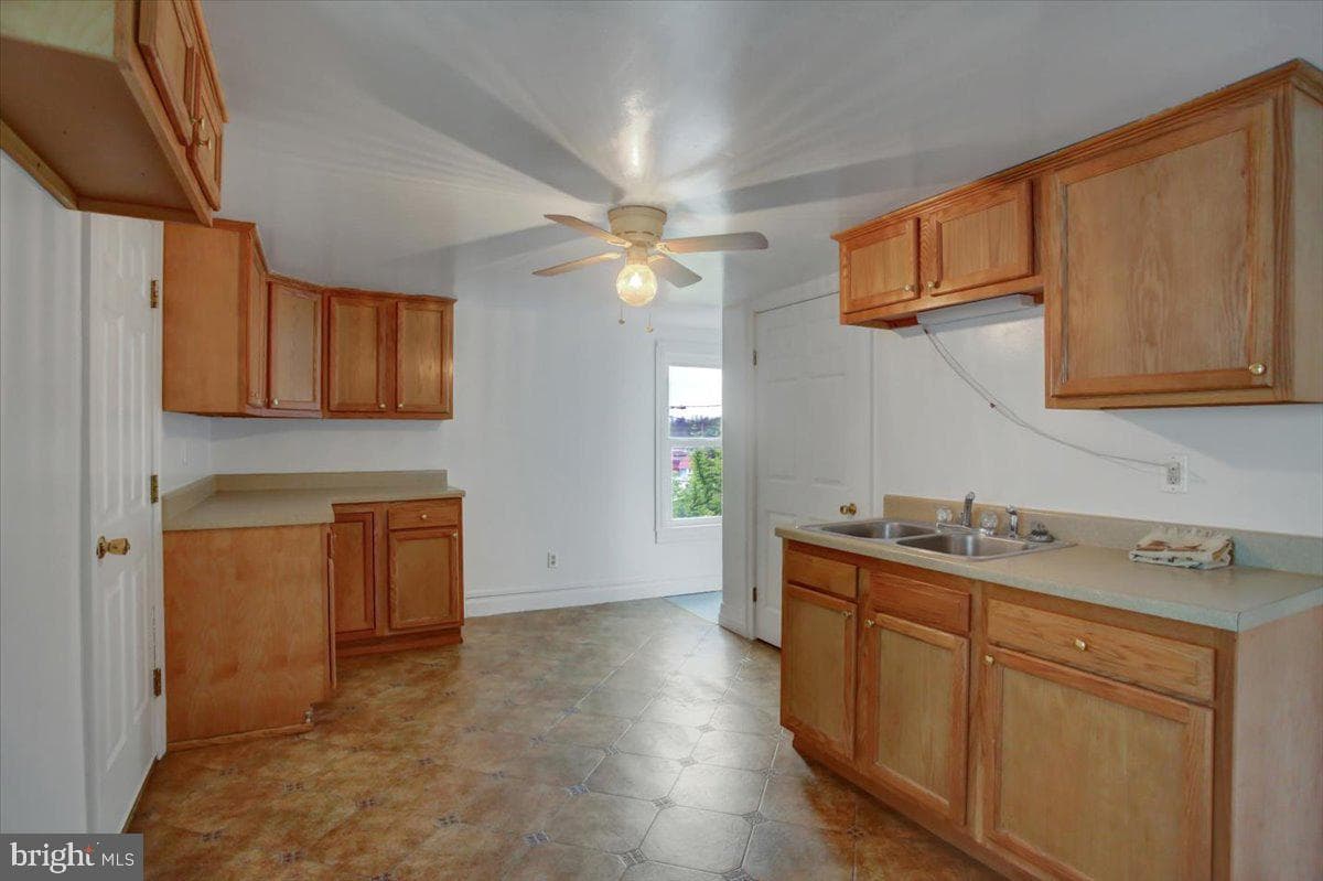 351 E Burd Street photo 21