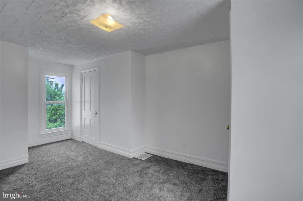 351 E Burd Street photo 27