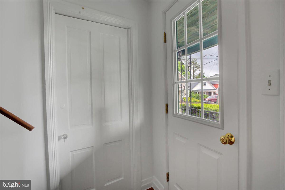 351 E Burd Street photo 4