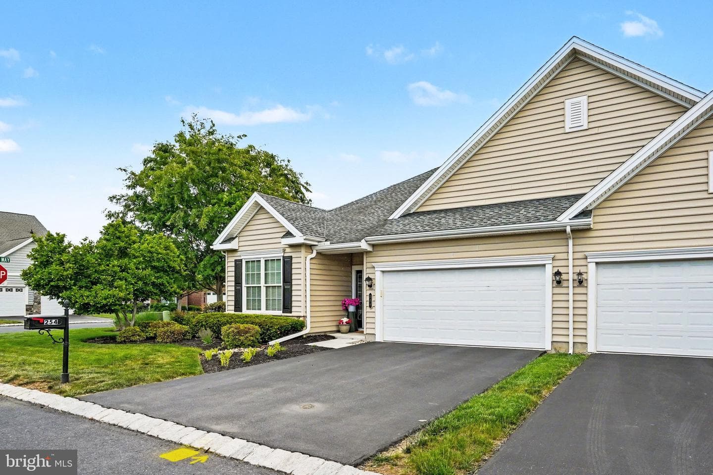 254 Colonial Drive photo 2