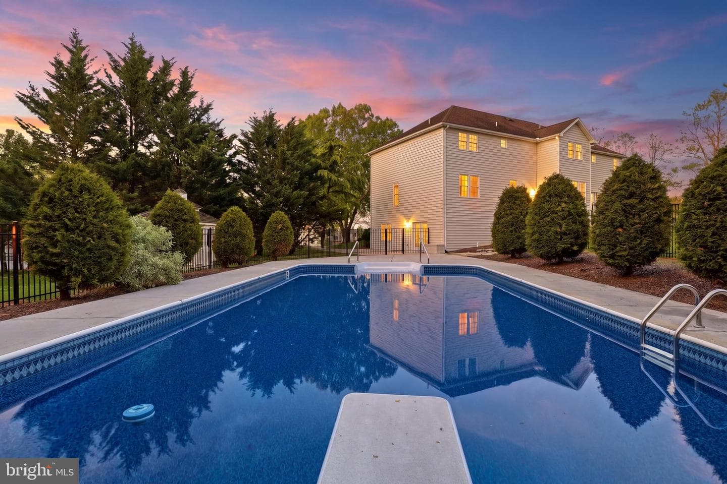 7 Beverly Court photo 5