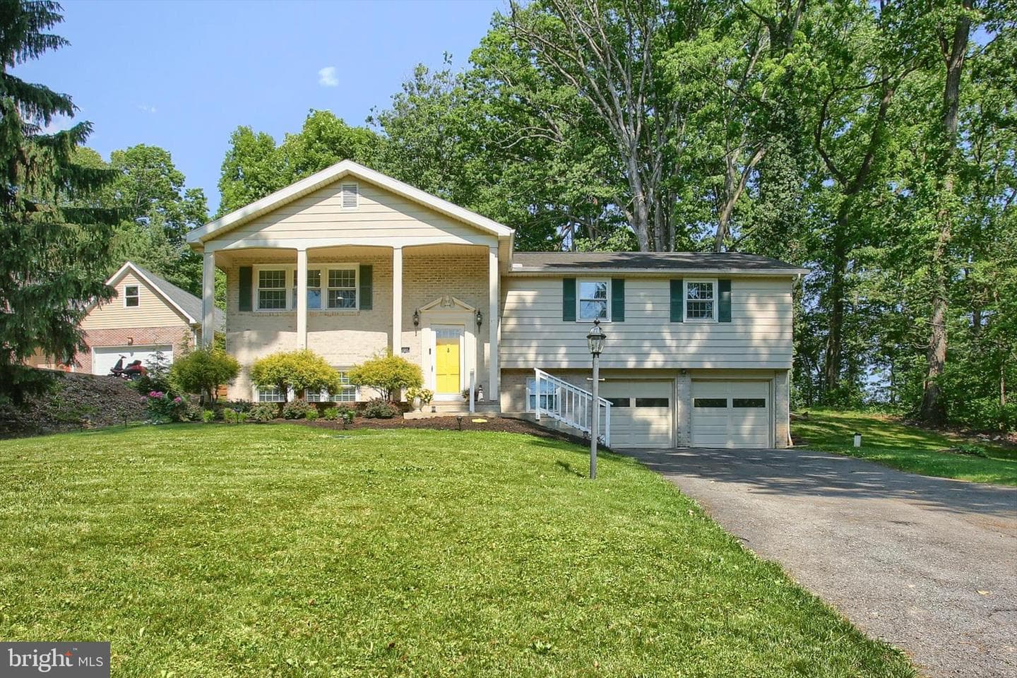 25 Hickory Road photo 1