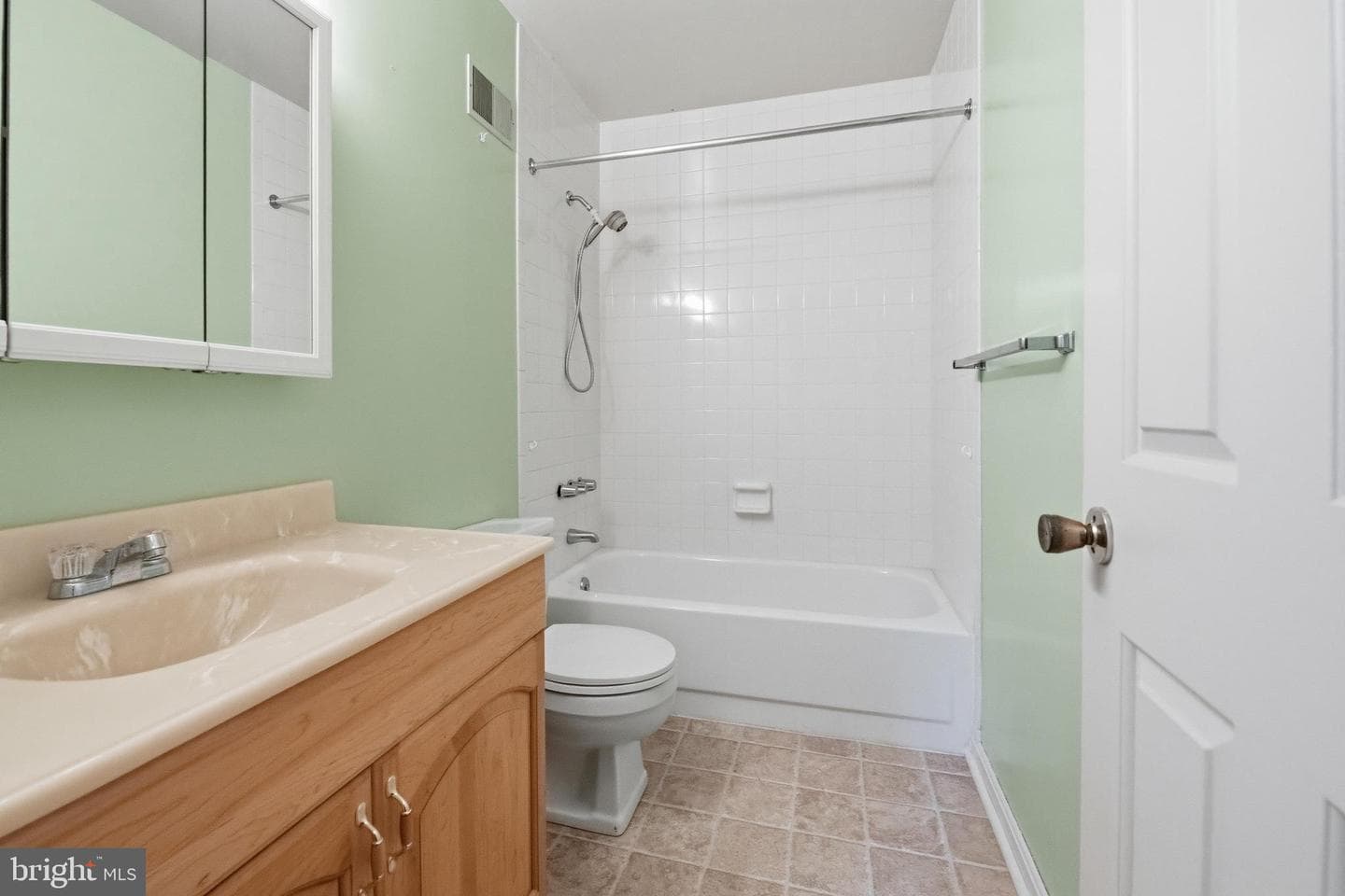 5500 Gloucester Street photo 18