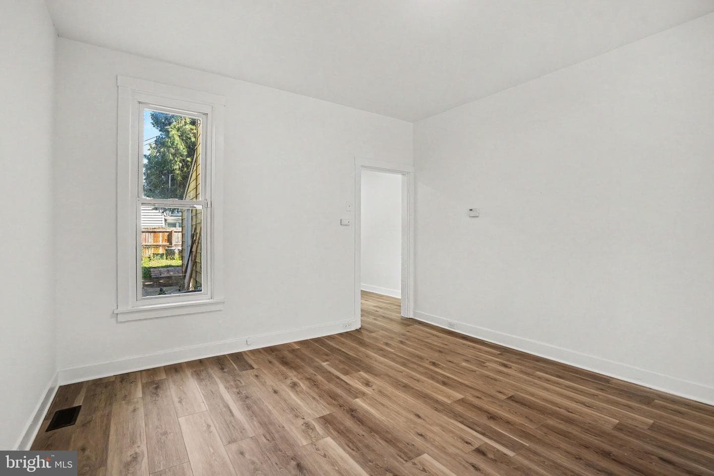 216 W Allen Street photo 7