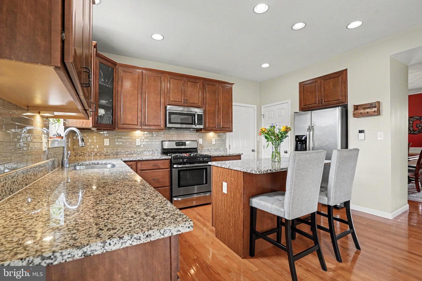 18 Oyster Bay Drive photo 8
