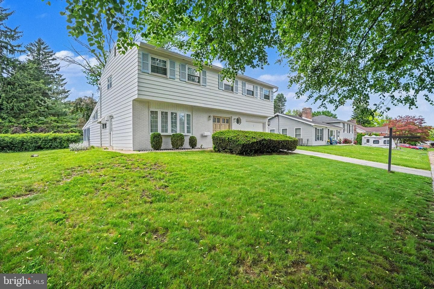 7 Center Drive photo 3
