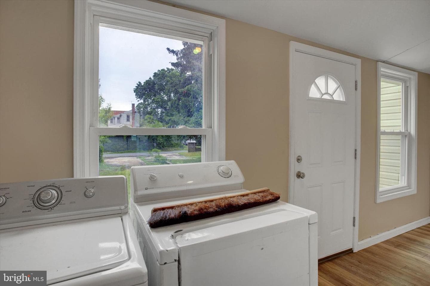 146 E Penn Street photo 4