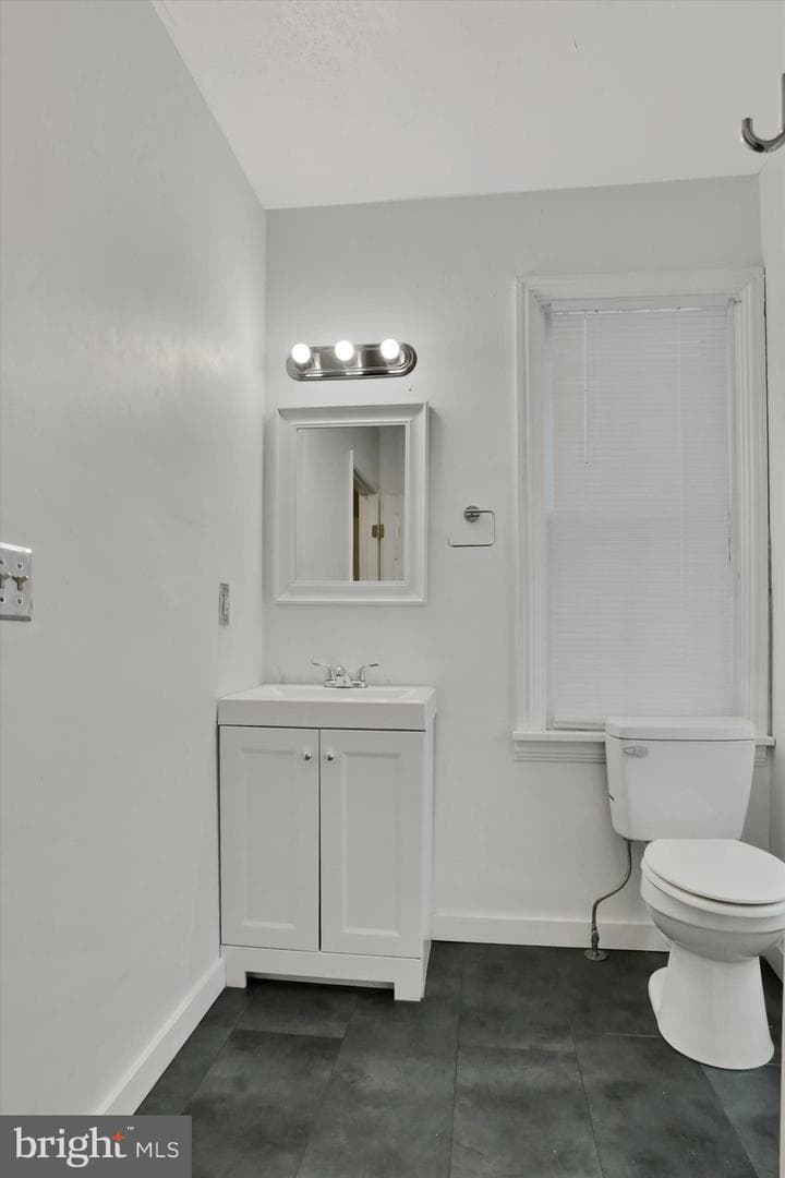 256 E Louther Street photo 19