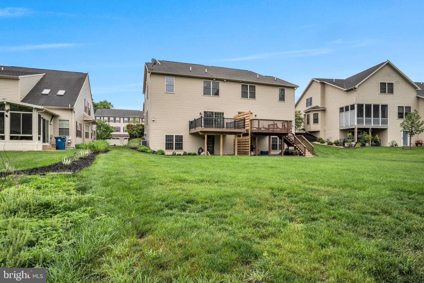 24 Crest View photo 37