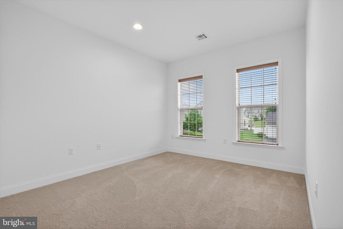 87 Edris Lane photo 41