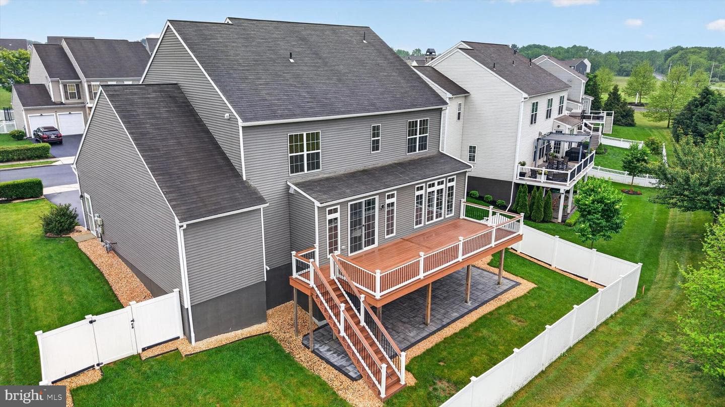 87 Edris Lane photo 62