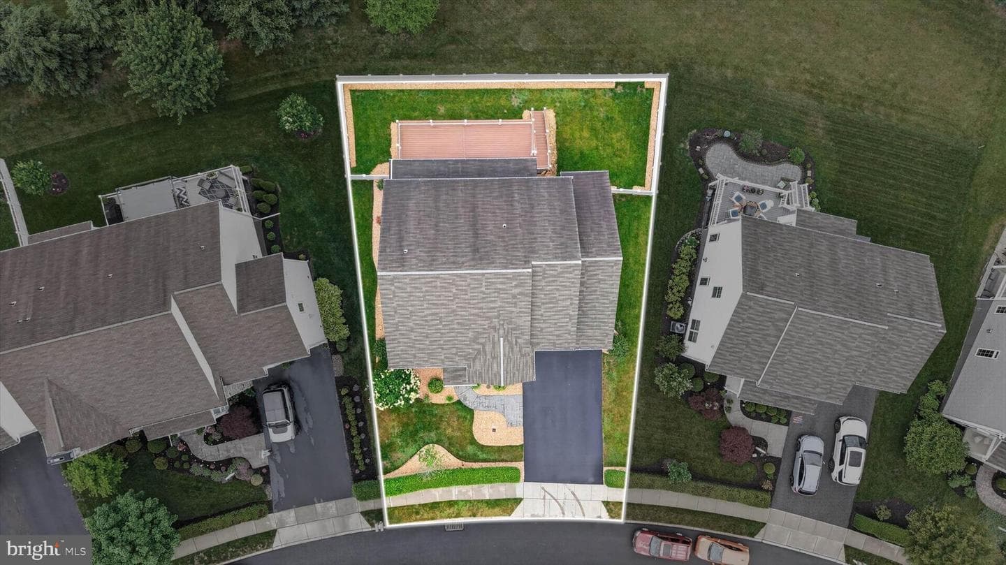 87 Edris Lane photo 65