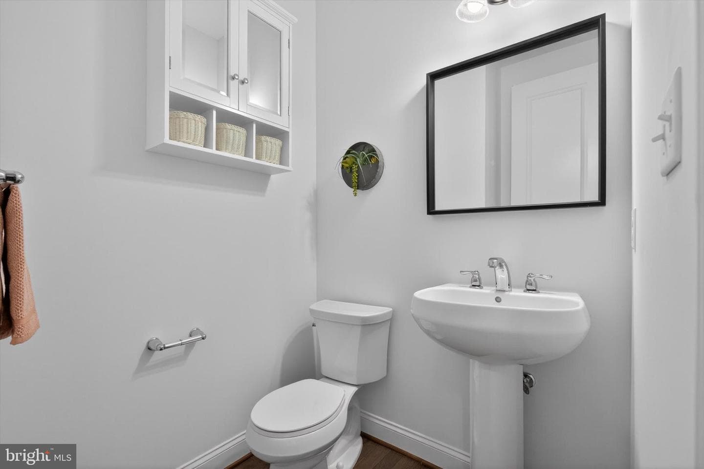87 Edris Lane photo 9