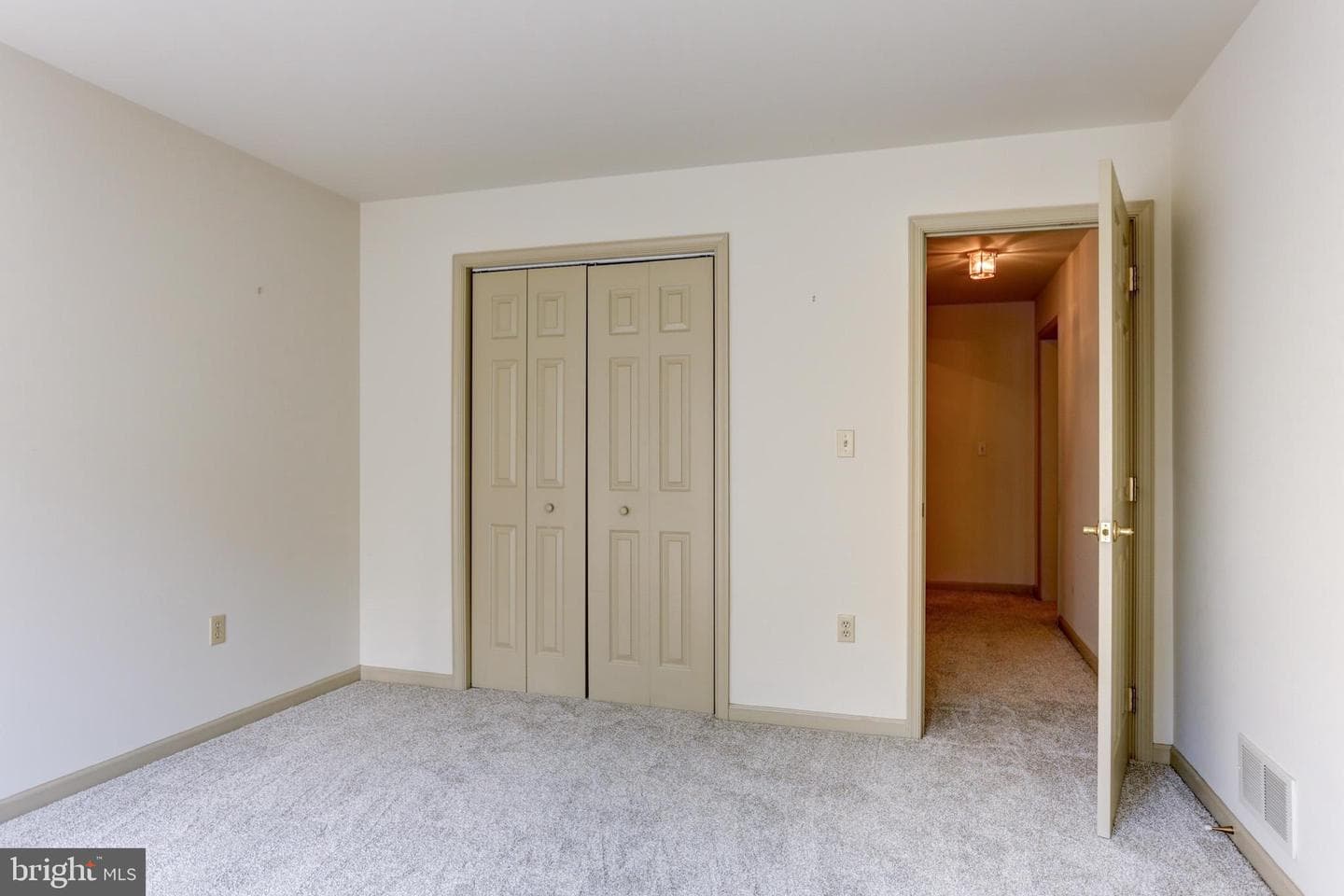5225 Cobblestone Drive photo 12